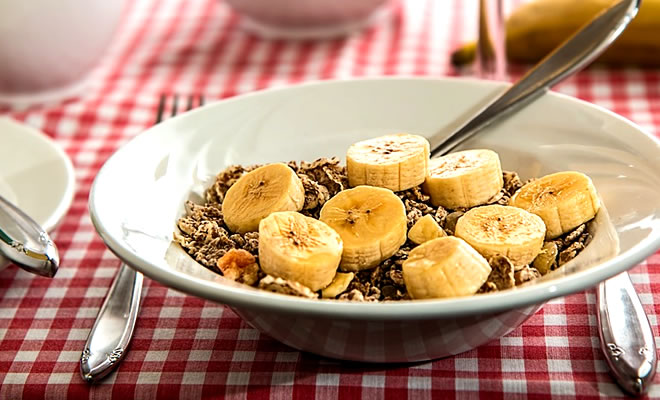 筋トレ、ダイエットで愛用されるバナナの栄養と食べるタイミング